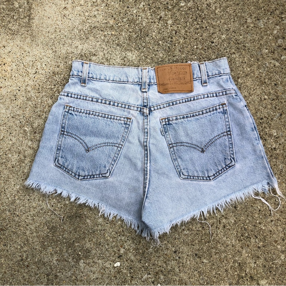 Levi’s 37942 washed denim shorts